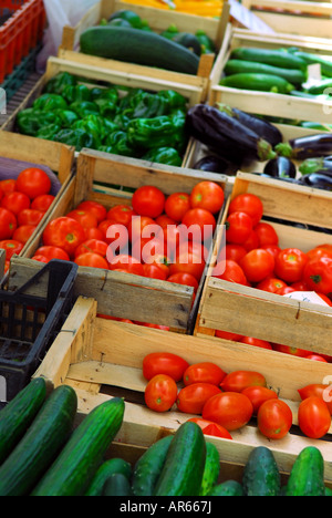 Des légumes frais pour la vente sur le marché, les agriculteurs français à Paris France Banque D'Images