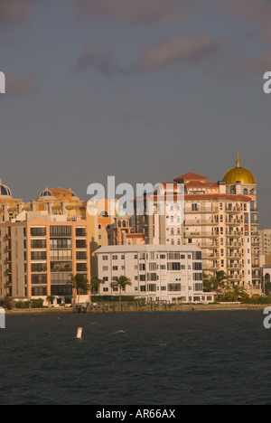 Sarasota Floride sarasota bayfront skyline couleurs architecture bâtiments condos Banque D'Images