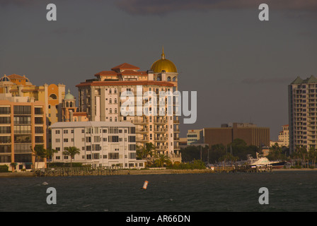 Sarasota Floride sarasota bayfront skyline couleurs architecture bâtiments condos Banque D'Images