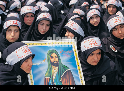 Deuil pour les filles musulmanes chiite Al Hussain sur l'Achoura journée à Istanbul Turquie . Banque D'Images