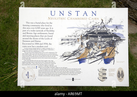 Information board à l'inhumation néolithique des Orcades cairn chambré Unstan Ecosse UK Banque D'Images