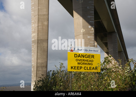 Réparations du pont de Tay à Dundee en Écosse montants concrets affaibli uk Banque D'Images