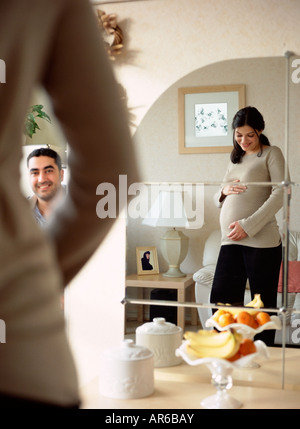 Heureusement Couple expecting baby Banque D'Images