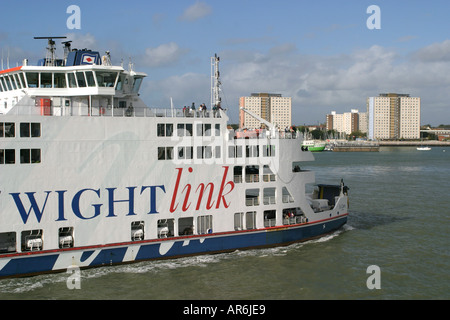 Un Wightlink ferry entrant dans le port de Portsmouth Banque D'Images