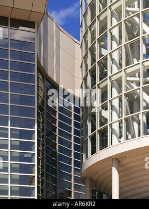 Un labyrinthe de murs en verre et d'encadrement de windows dans un détail architectural du palais de sel à Salt Lake City, Utah. Banque D'Images