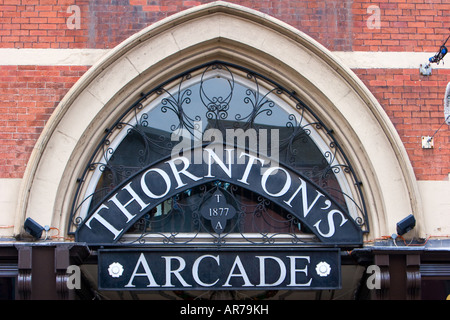 Panneau d'entrée à Thornton's Arcade dans Leeds UK 12 décembre 2007 Banque D'Images