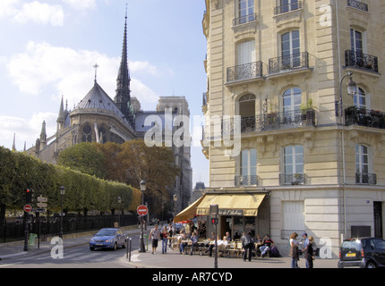 Cafe sur l'île de la Cité à Paris La Cathédrale de Notre Dame Banque D'Images