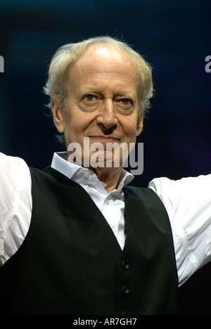 Gagnant d'un Oscar, le compositeur britannique John Barry en concert au Royal Albert Hall Londres 28 septembre 2006 Banque D'Images