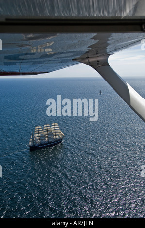 Course des grands voiliers 2007, le plus grand navire à voile à l'écorce russe Sedov quitte les eaux suédoises et des voiles en Pologne Banque D'Images