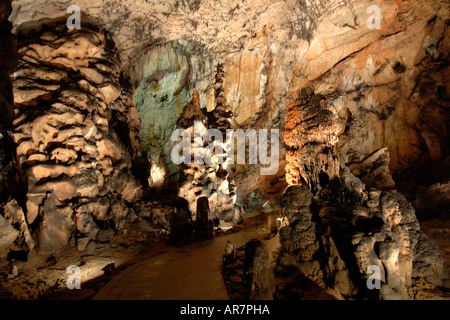 Intérieur de la grotte de Baradla Domica système dans le parc national d'Aggtelek qui stradles la frontière entre la Hongrie et la Slovaquie. Banque D'Images