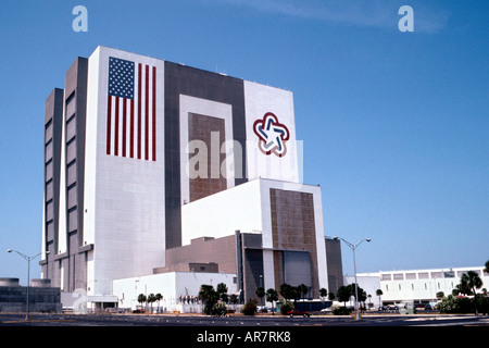 Le bâtiment d'assemblage de véhicules au Centre spatial Kennedy en Floride. Banque D'Images
