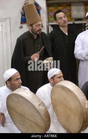 Musiciens soufi jouer à la cérémonie religieuse à Alep en Syrie Banque D'Images