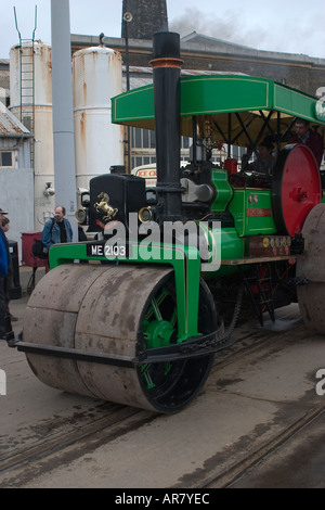 Traction à vapeur restauré Invicta Road Roller course à une journée de transport Docks à Chatham, dans le Kent, Angleterre Banque D'Images