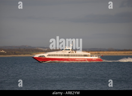 Redfunnel ferry de l'île de Wight en allant vers Southampton vu de Calshot Banque D'Images