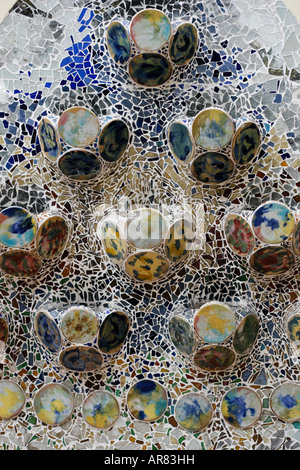 Détail de la décoration murale d'Antoni Gaudi, La Casa Batlló, connu localement sous le nom de Casa dels ossos (Maison des os), à Barcelone, Espagne Banque D'Images