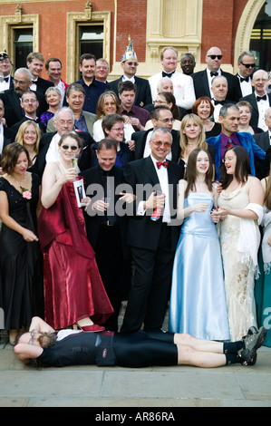 Collecte d'Prommers en groupe à l'Last Night of the Proms au Royal Albert Hall Banque D'Images