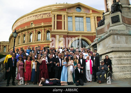 Collecte d'Prommers en groupe à l'Last Night of the Proms au Royal Albert Hall Banque D'Images