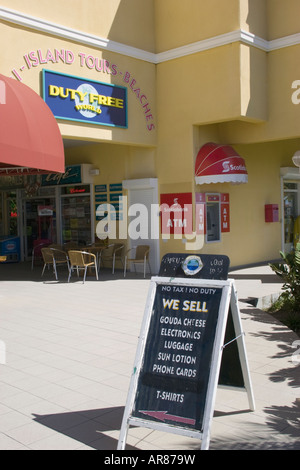 Signer en face de café sur l'île des Caraïbes de Saint Martin Banque D'Images