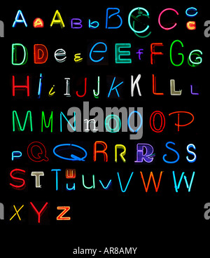 Lettres de l'alphabet fait de néons (série 2 de 3) Banque D'Images