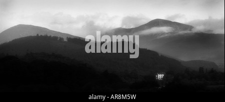 Collines et chambre donnant sur Derwentwater et Keswick dans le Lake District en Angleterre Banque D'Images