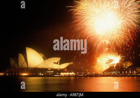 D'artifice au-dessus de l'Opéra, Sydney, Australie Banque D'Images