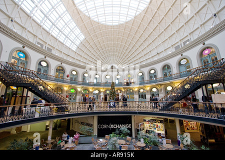 L'intérieur de la Halle au Blé à Leeds en Angleterre le 12 décembre 2007 Banque D'Images