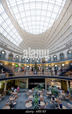 L'intérieur de la Halle au Blé à Leeds en Angleterre le 12 décembre 2007 Banque D'Images