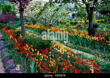 Au début de l'été coloré afficher dans le jardin de Giverny Banque D'Images