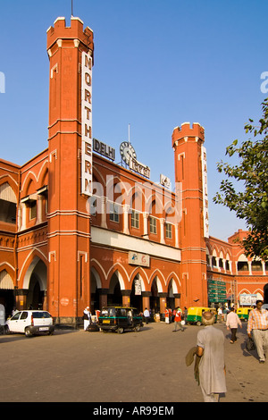 Entrée principale de l'ancienne gare ferroviaire de New Delhi - Delhi, Inde Banque D'Images