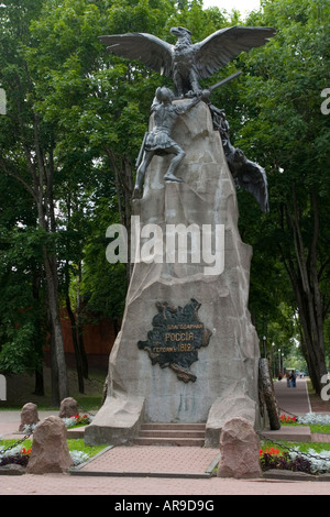 Eagles monument à Smolensk , commémorant le centenaire de la victoire russe sur Napoléon. Banque D'Images