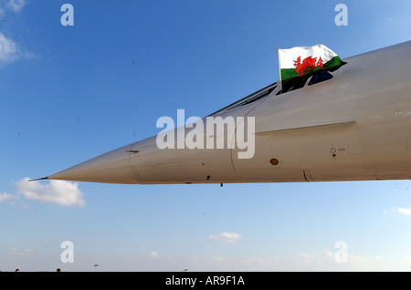 Concorde avec drapeau gallois de l'aéroport international de Cardiff Rhoose Vale of Glamorgan South Glamorgan Wales UK HJ Banque D'Images