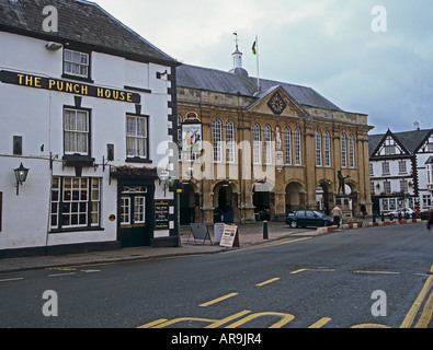 MONMOUTH GWENT WALES Avril Agincourt Square dans le centre de cette ville historique sur la frontière galloise Banque D'Images