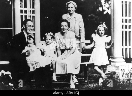 Wilhelmina, 31.8.1880 - 28.11.1962, Reine des Pays-Bas, avec la couronne princesse Juliana, Prince Bernhard, princesses Beatrix, Irene et margriet, Stornoway House, Ottawa, 1943, Banque D'Images