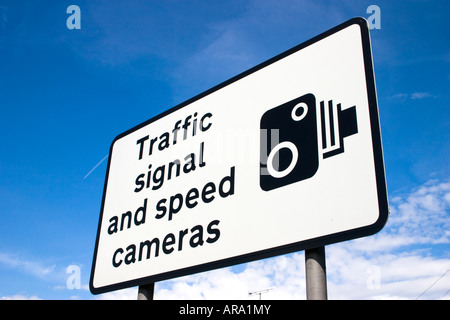 Signal de trafic et radars road sign Banque D'Images