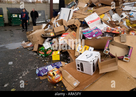 Vidage de la corbeille et recyclage Issaquah Washington Banque D'Images