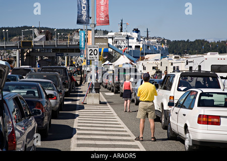 Voitures de files d'attente et les personnes à bord du BC Ferry à Horseshoe Bay, près de l'île de Vancouver, Nanaimo, Canada Banque D'Images