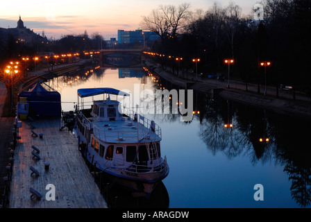 Au coucher du soleil, la rivière Bega Timisoara Roumanie Banque D'Images