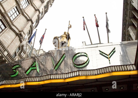 Savoy Hôtel sur Savoy Court sur le Strand à Londres, Angleterre Banque D'Images