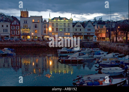 Port de pêche de Dartmouth Devon au Royaume-Uni au crépuscule Banque D'Images