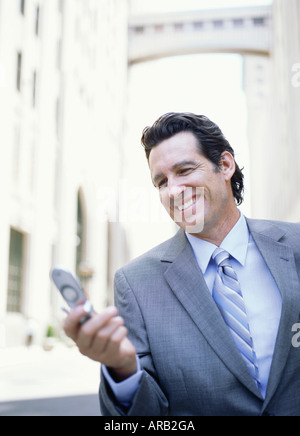 Businessman Looking at Cellular Phone Banque D'Images