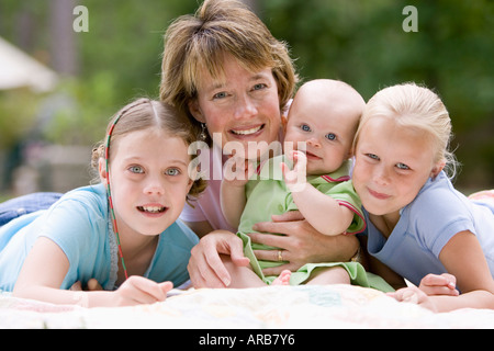 Mère avec les filles et Bébé Banque D'Images