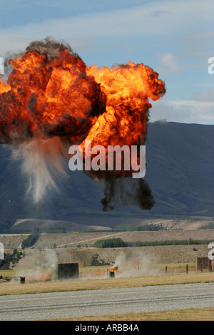 Explosions contrôlées à l'Airshow Banque D'Images