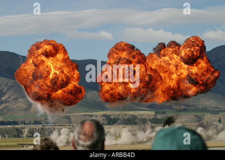 Explosions contrôlées à l'Airshow Banque D'Images