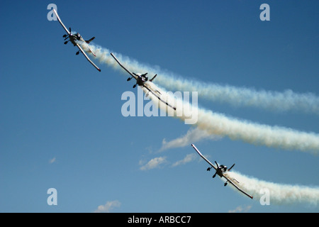 L'équipe de démonstration de voltige aérienne le terreautage avions Fletcher Cresco Banque D'Images