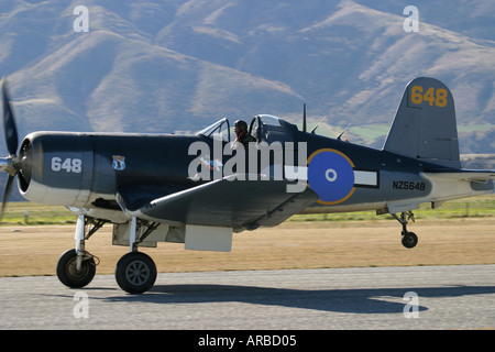 Goodyear FG 1D Corsair whispering bombardier en piqué de la mort Banque D'Images