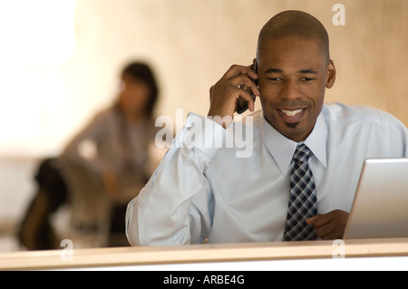 African-american businessman talking on PDA. Banque D'Images