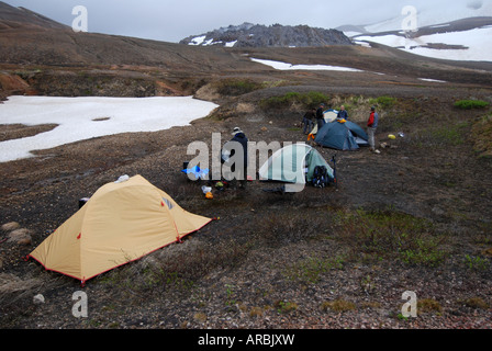 Ci-dessous, le volcan Novarupta Camp Valley 10000 fume, Katmai national park, Alaska Banque D'Images