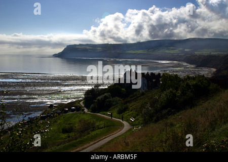 À la recherche du nord au sud à travers la région de Robin Hood's Bay North Yorkshire. Banque D'Images