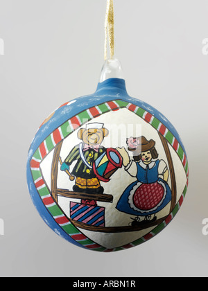 Artisan fait main Noël bonhomme de neige décoration de boule avec un motif bonhomme de neige, contre blanc Banque D'Images