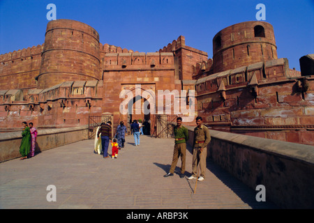 Le Fort Rouge, construit par Akbar en 1565 et terminé par Aurangzeb, Agra, Inde Banque D'Images